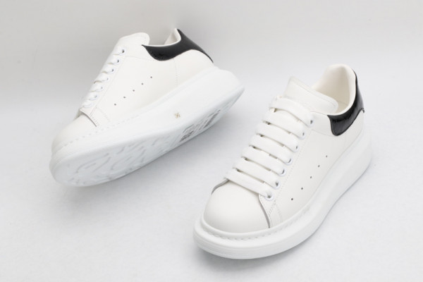 HOT SALE ALEXANDER MCQUEEN Oversized Sneaker