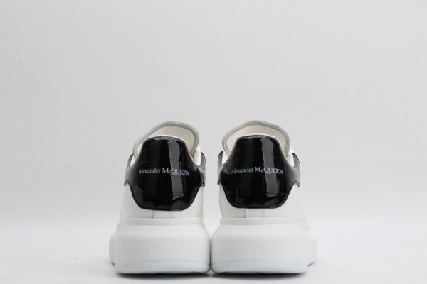 HOT SALE ALEXANDER MCQUEEN Oversized Sneaker