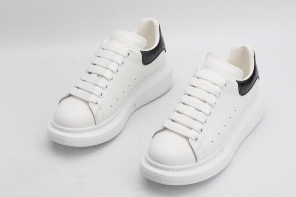 HOT SALE ALEXANDER MCQUEEN Oversized Sneaker