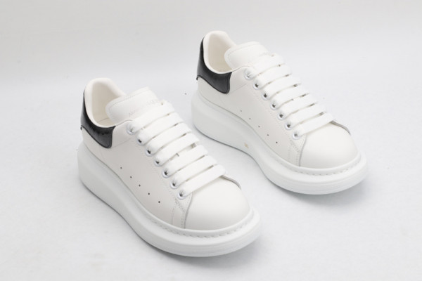 HOT SALE ALEXANDER MCQUEEN Oversized Sneaker