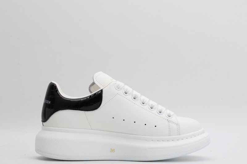 HOT SALE ALEXANDER MCQUEEN Oversized Sneaker