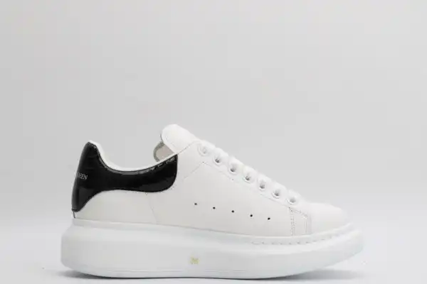 ALEXANDER MCQUEEN Oversized Sneaker