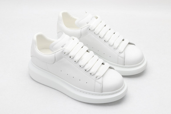 HOT SALE ALEXANDER MCQUEEN Oversized Sneaker