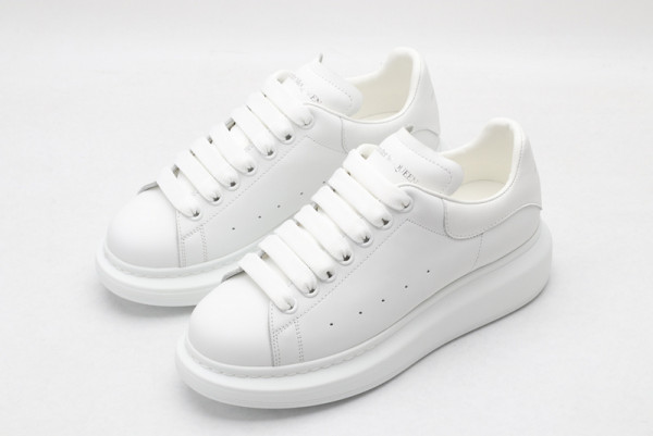 HOT SALE ALEXANDER MCQUEEN Oversized Sneaker