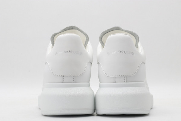 HOT SALE ALEXANDER MCQUEEN Oversized Sneaker