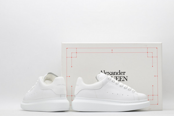 HOT SALE ALEXANDER MCQUEEN Oversized Sneaker