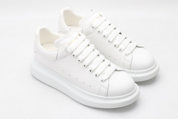 HOT SALE ALEXANDER MCQUEEN Oversized Sneaker