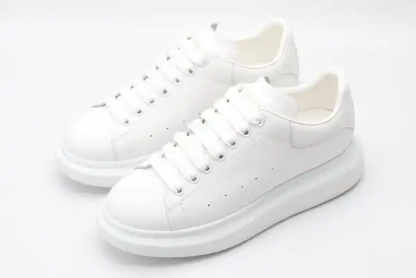 ALEXANDER MCQUEEN Oversized Sneaker