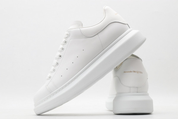 HOT SALE ALEXANDER MCQUEEN Oversized Sneaker