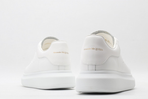 HOT SALE ALEXANDER MCQUEEN Oversized Sneaker