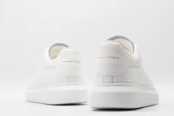 ALEXANDER MCQUEEN Oversized Sneaker