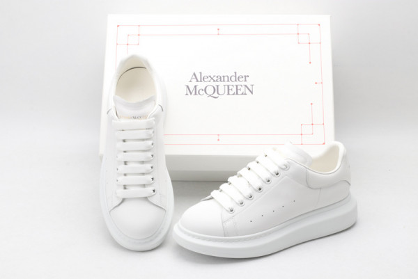 HOT SALE ALEXANDER MCQUEEN Oversized Sneaker