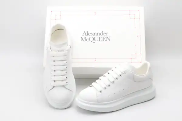 Yupoo bagsoffer ALEXANDER MCQUEEN Oversized Sneaker