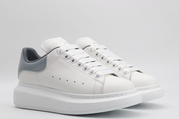 HOT SALE ALEXANDER MCQUEEN Oversized Sneaker