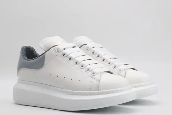 First bag ru ALEXANDER MCQUEEN Oversized Sneaker