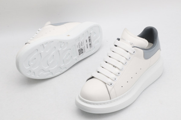 HOT SALE ALEXANDER MCQUEEN Oversized Sneaker