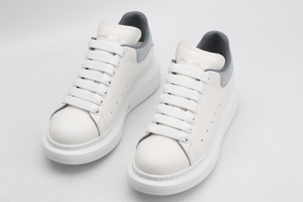 HOT SALE ALEXANDER MCQUEEN Oversized Sneaker