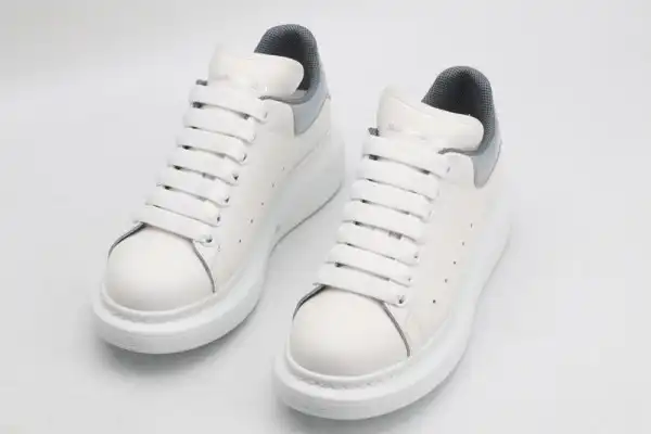 Yupoo bagsoffer ALEXANDER MCQUEEN Oversized Sneaker