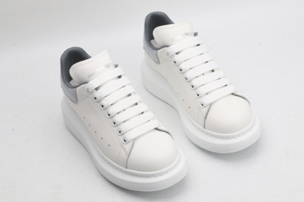 HOT SALE ALEXANDER MCQUEEN Oversized Sneaker