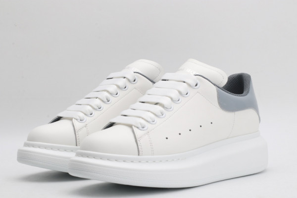 HOT SALE ALEXANDER MCQUEEN Oversized Sneaker