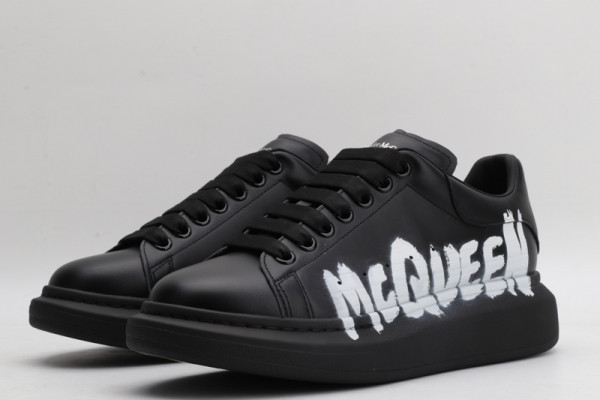 HOT SALE ALEXANDER MCQUEEN Oversized Sneaker