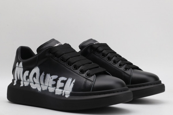 HOT SALE ALEXANDER MCQUEEN Oversized Sneaker