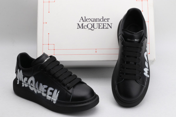 HOT SALE ALEXANDER MCQUEEN Oversized Sneaker