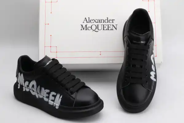 First bag ru ALEXANDER MCQUEEN Oversized Sneaker