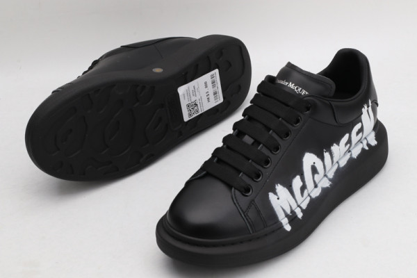 HOT SALE ALEXANDER MCQUEEN Oversized Sneaker