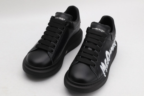 HOT SALE ALEXANDER MCQUEEN Oversized Sneaker