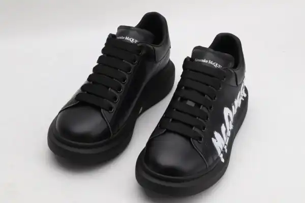 ALEXANDER MCQUEEN Oversized Sneaker