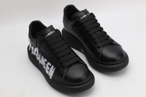 HOT SALE ALEXANDER MCQUEEN Oversized Sneaker