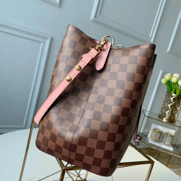 LOUIS VUITTON NÉONOÉ