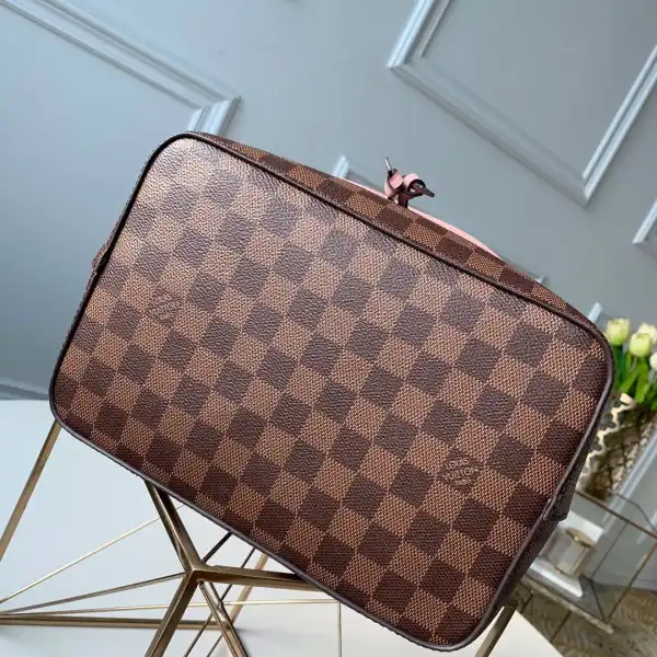 LOUIS VUITTON NÉONOÉ