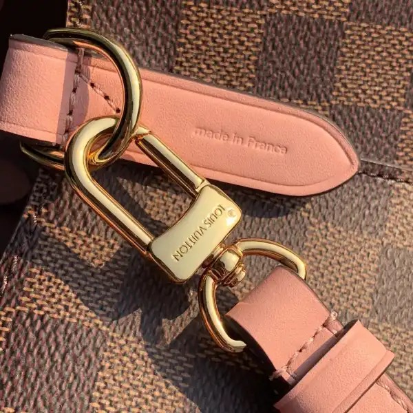 LOUIS VUITTON NÉONOÉ