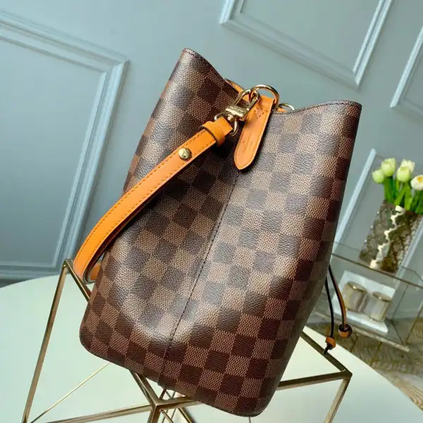 LOUIS VUITTON NÉONOÉ