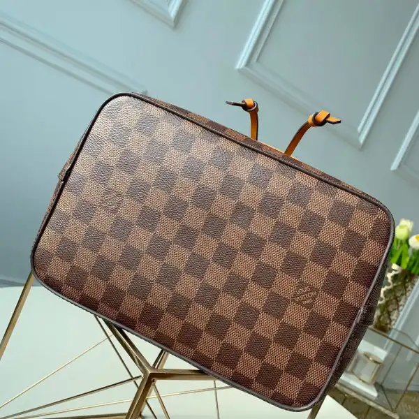 LOUIS VUITTON NÉONOÉ