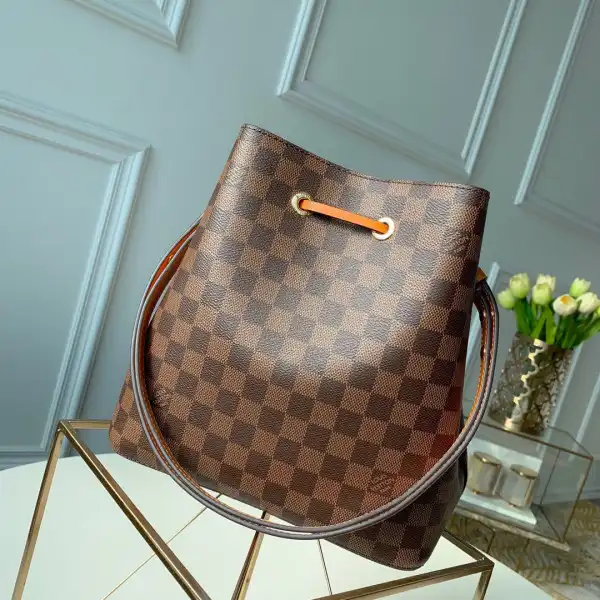 LOUIS VUITTON NÉONOÉ