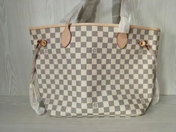 First bag ru Louis Vuitton Neverfull MM