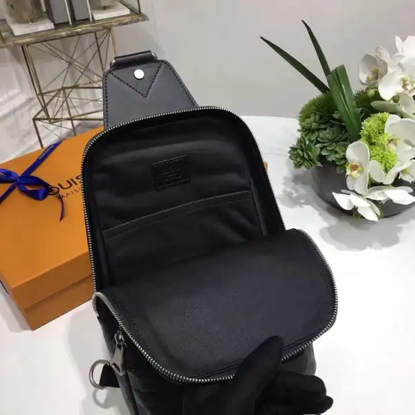 LOUIS VUITTON AVENUE SLING BAG