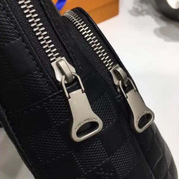 LOUIS VUITTON AVENUE SLING BAG