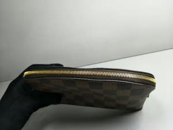 Rep LOUIS VUITTON COSMETIC POUCH