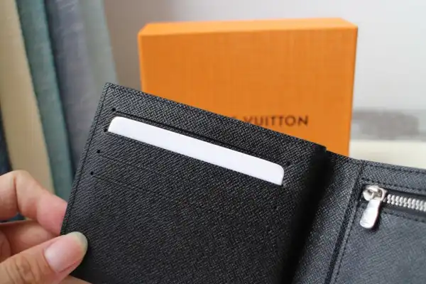 LOUIS VUITTON AMERIGO WALLET