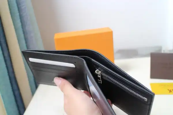 LOUIS VUITTON AMERIGO WALLET