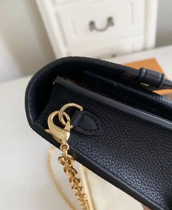 Rep LOUIS VUITTON VAVIN CHAIN WALLET