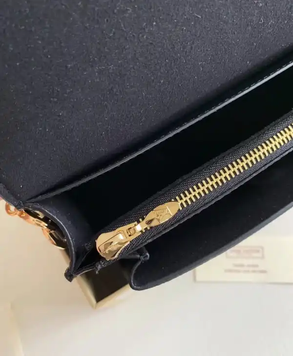 Rep LOUIS VUITTON VAVIN CHAIN WALLET