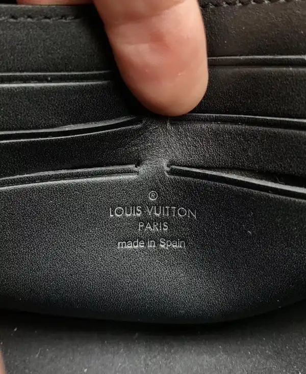 LOUIS VUITTON VAVIN CHAIN WALLET