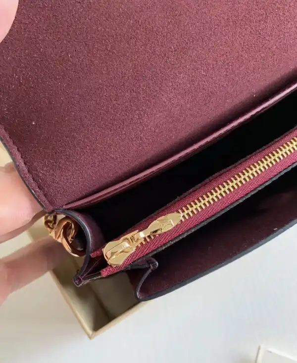 Rep LOUIS VUITTON VAVIN CHAIN WALLET