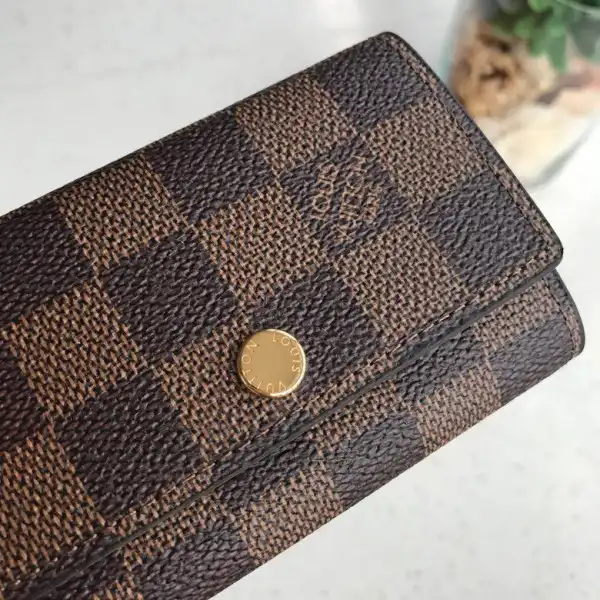 Affordable LOUIS VUITTON 6 KEY HOLDER