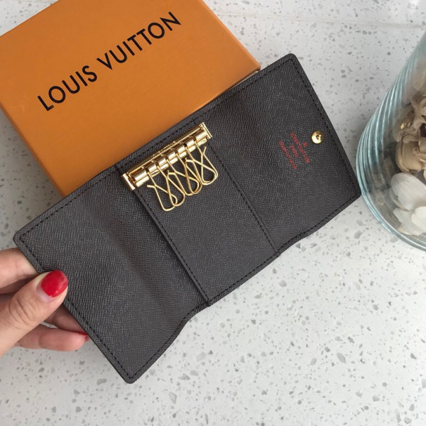 LOUIS VUITTON 6 KEY HOLDER